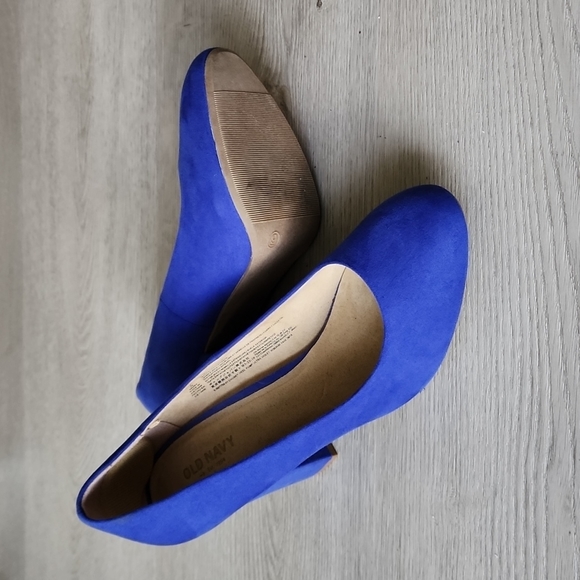 Old Navy Blue Suede Heel Shoe. Size 9 - Picture 3 of 4